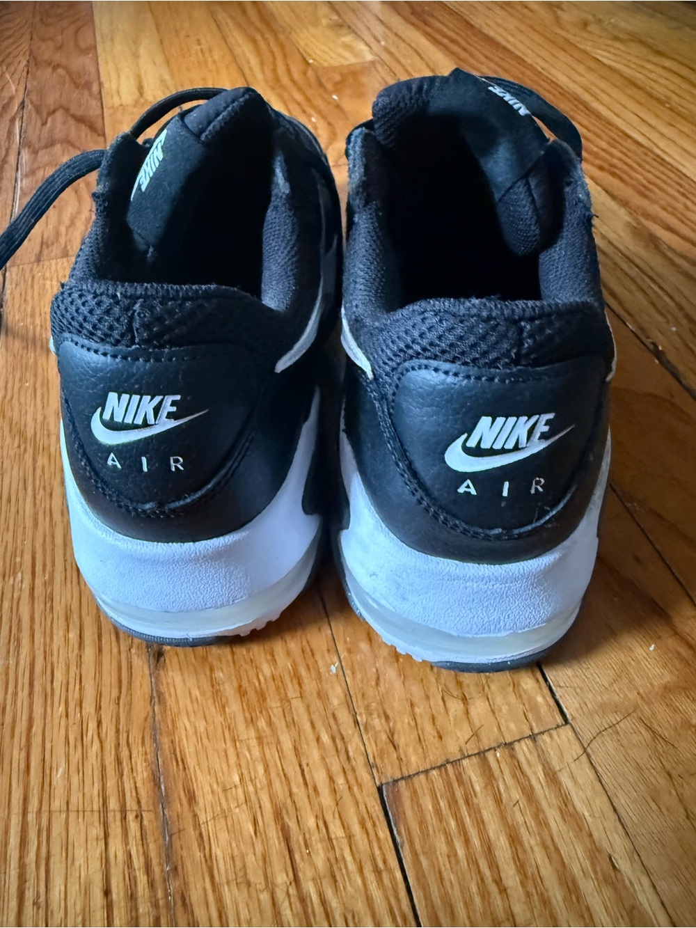 Nike Black and White Air Max excee casual Sneakers - Picture 5 of 9